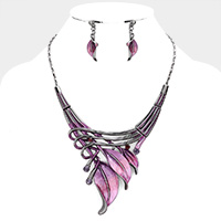 Rhythmical ombre feather necklace