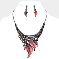 Rhythmical ombre feather necklace