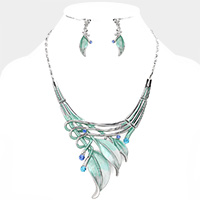 Rhythmical ombre feather necklace