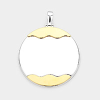 Wave Detailed Metal Round Pendant