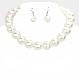 Oversized Pearl Necklace