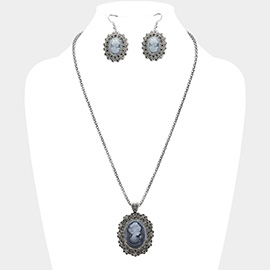 Rhinestone Paved Cameo Pointed Pendant Necklace