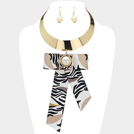 Pearl Pointed Zebra Patterned Oversized Bow Pendant Statement Necklace