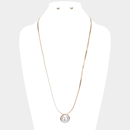 Pearl Metal Trim Necklace 