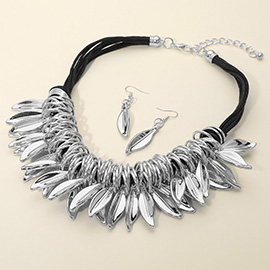 Bold Metal Leaf Charm Embellished Chunky Statement Necklace