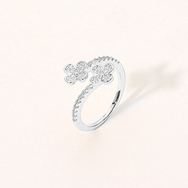 Stone Paved Quatrefoil Tip Adjustable Ring